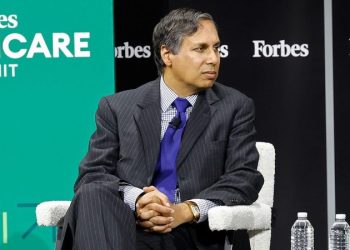 ‘Both sides are wrong’: Longtime Obamacare critic says GOP is mistaken in shutdown struggle