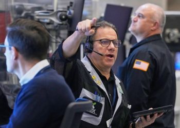 Stock market sinks as AI and interest rate worries grip investors