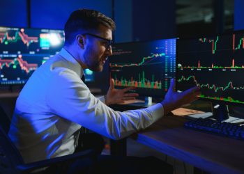 US stocks open in the red: S&P 500 slips 0.3%, Dow downs 140 points