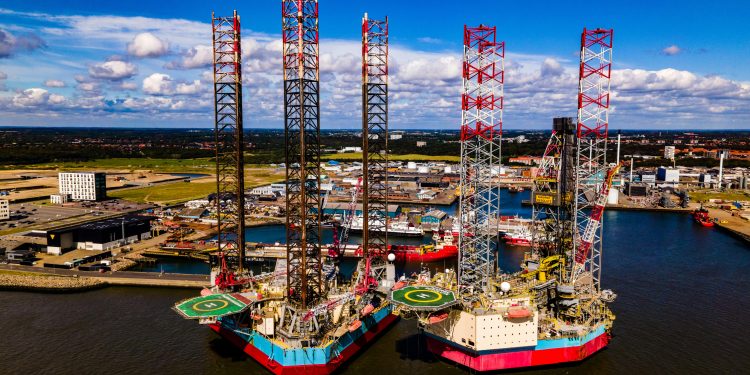 Best stocks to invest in as Hormuz crisis sends oil majors higher