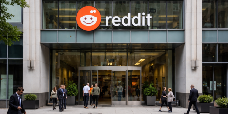 Reddit stock price has imploded: buy the dip or sell the rip?