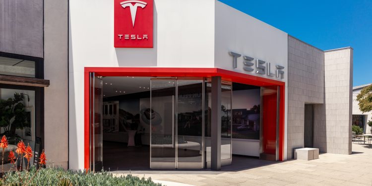 Tesla stock slides 2% as regulatory risks, robotaxi doubts mount