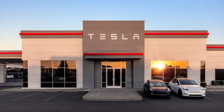 Tesla stock below $400, but analysts see upside ahead