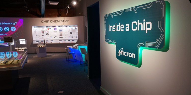 Micron stock soaring 6% today: should you buy before earnings?