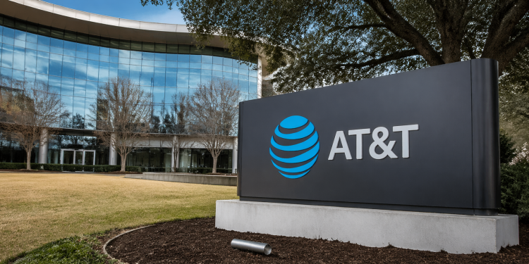 AT&T stock price flashes an alarming pattern ahead of earnings