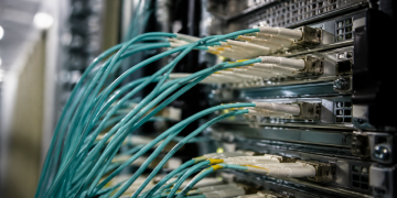 Corning stock falls as Q2 revenue forecast misses Street estimates