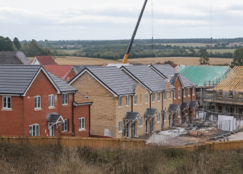 Persimmon share price at risk as key challenges converge