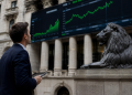 FTSE 100 gains on earnings boost, focus shifts to BoE
