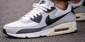 Nike shares sink as weak outlook and China slump hit recovery