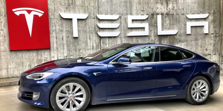 Tesla stock in the red today after Wednesday’s 7% surge: what’s going on?