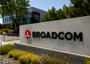 Broadcom stock surges 4% to 52-week high: can the rally continue?