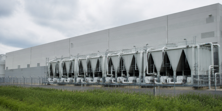 Is it too late to invest in Hut 8 stock as it soars on AI data center lease deal?
