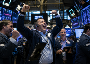 Dow reverses early losses as US-Iran deal hopes lifts markets