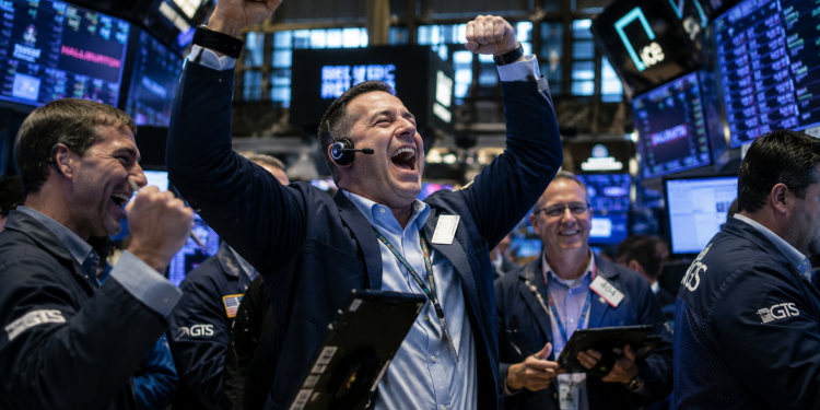 Dow reverses early losses as US-Iran deal hopes lifts markets