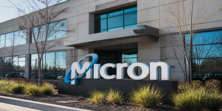 Micron stock is extremely cheap despite the ongoing bull run: is it a buy?