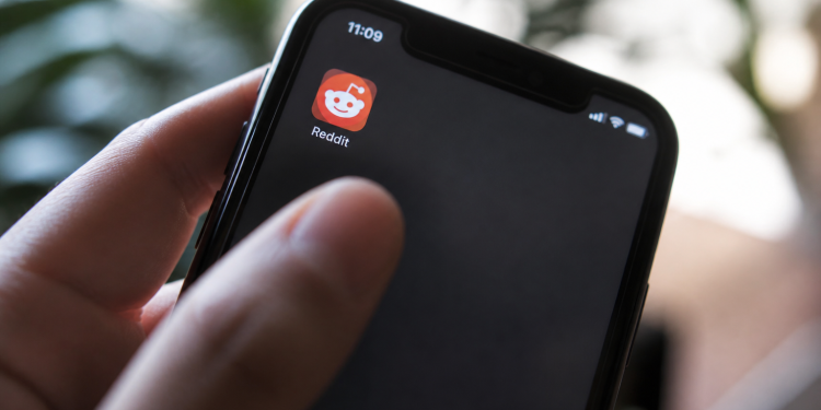 Reddit stock jumps 12%: can AI-driven ads spark stock revival?