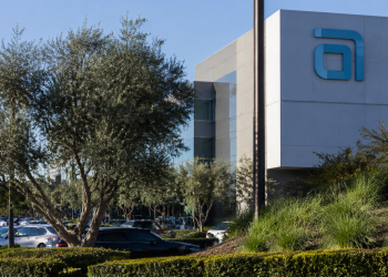 AMAT stock on edge ahead of earnings: what’s next for Applied Materials?