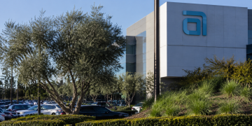 AMAT stock on edge ahead of earnings: what’s next for Applied Materials?