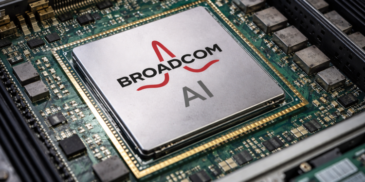 Why analysts are bullish on Broadcom stock despite a 4% fall today?