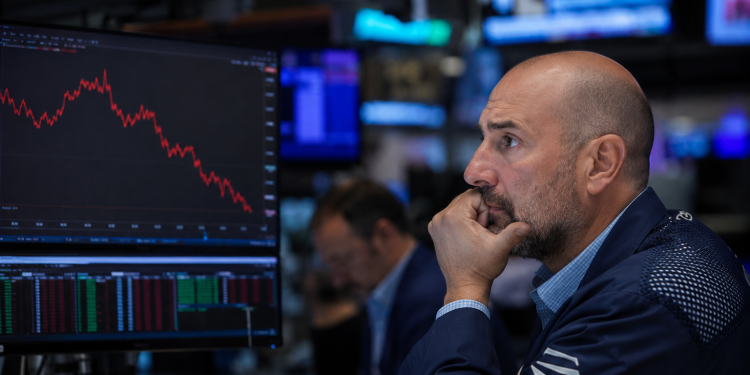 European shares fall as fading US-Iran peace hopes lift oil prices