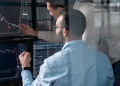 UK shares rise as strong GDP data offsets political uncertainty