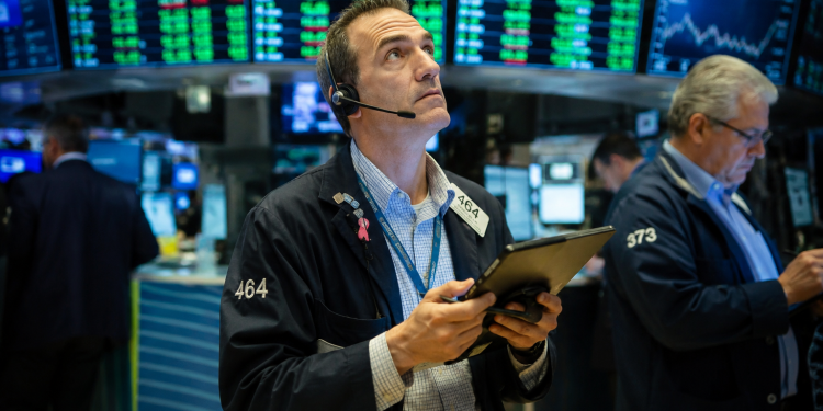 US stocks face pressure from rising yields and inflation fears