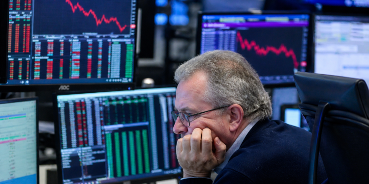European shares slip as US-Iran tensions escalate, oil stays elevated