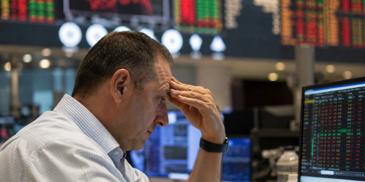 FTSE 100 edges lower amid oil price weakness and elections