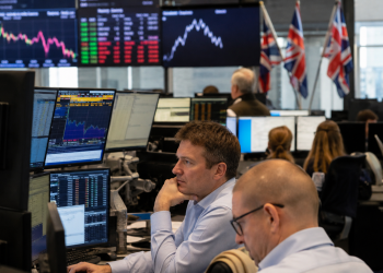 UK stocks flat as Starmer uncertainty hits sentiment