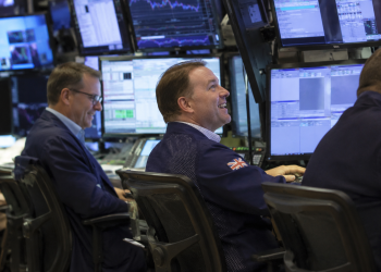 UK stocks gain as easing oil prices lift investor sentiment