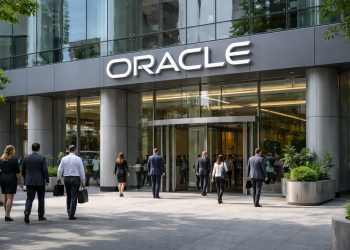 Oracle stock slips on AI spending concerns, why analysts still see upside