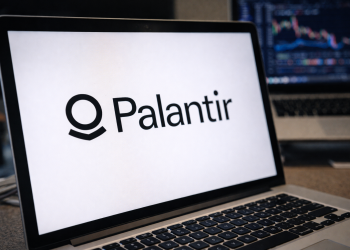 Palantir falls 3%: Why are analysts still bullish on the stock?