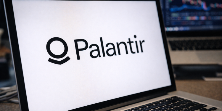 Palantir falls 3%: Why are analysts still bullish on the stock?