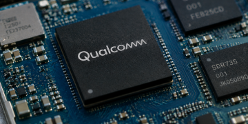 Qualcomm wants $15 billion from data centres as phone-chip era shifts