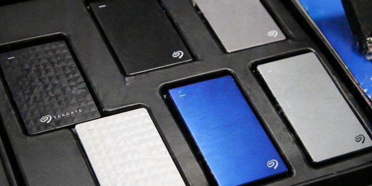 Seagate stock jumps as AI demand boosts growth and cash flow