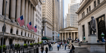 US stocks and the economy seem to moving in opposite directions: here’s why