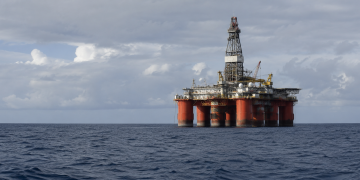 Top 3 stocks that could rally if oil settles above $100