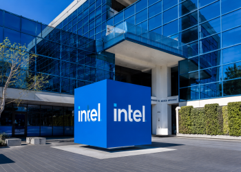 Intel stock crashes over 5% today: is there any upside left after 200% rally?