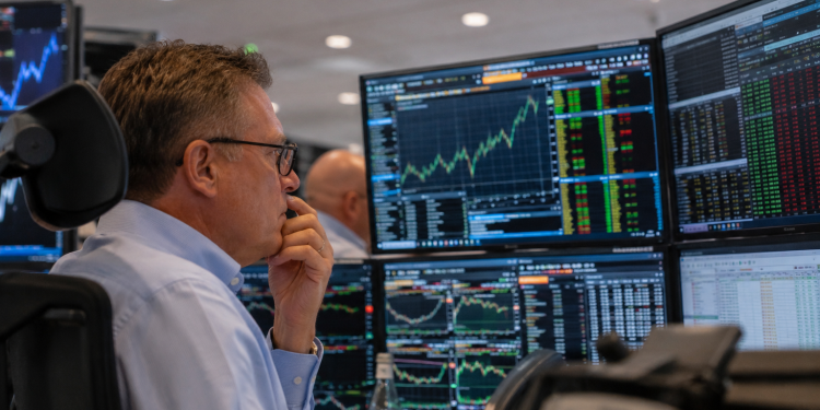 European shares rise nearly 1% as oil prices fall on US-Iran pause