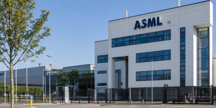 ASML stock slips again: why BofA remains strongly bullish