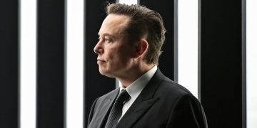 SpaceX hit by surging AI costs as insiders prepare to sell their shares