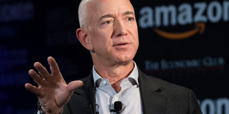 Amazon stock dips after $3 trillion: is Jeff Bezos selling at the perfect moment?