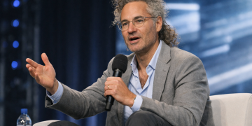 Palantir stock rallies as Q2 earnings reveal a Rule of 40 score of 155