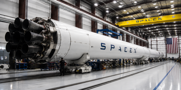 SpaceX stock is soaring: is this a golden opportunity to buy?