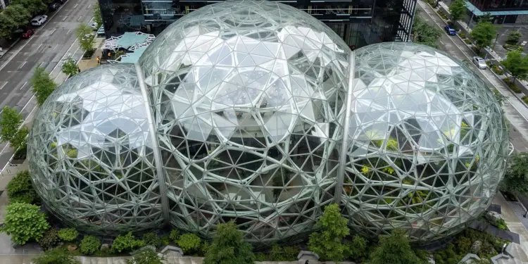 Amazon AMZN Stock Prediction: $330 Bull Case vs $185 Bear…