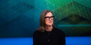 Cathie Wood buys $28.1 million of popular tech stock