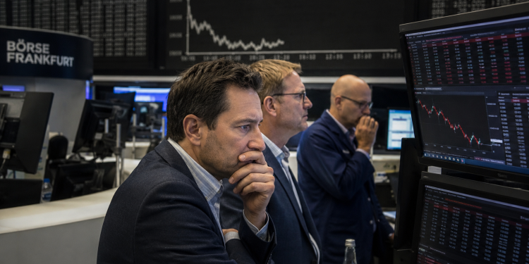STOXX 600 holds near record as oil rise tests Europe’s earnings rally