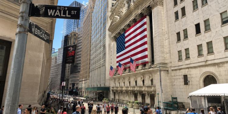 Column: Are US stocks ignoring the warning signs in the economy?