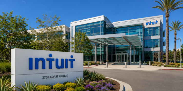 Intuit stock forecast ahead of earnings: buy, sell, or hold?