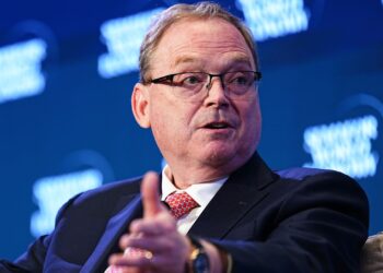 Hassett kept up to $5 million Coinbase stake as Trump reshaped crypto policy